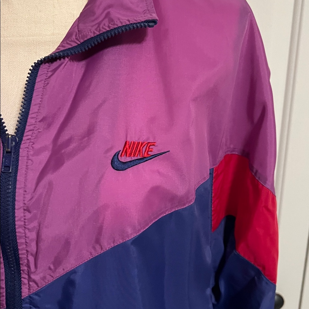 VINTAGE, NIKE LIGHTWEIGHT VENTED NYLON TRACK JACKET  90’s, UNISEX, SIZE M - Picture 3 of 12